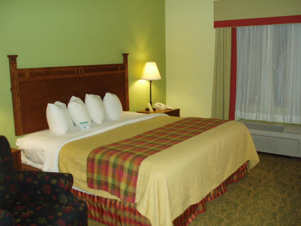 Doubletree By Hilton Gainesville Extérieur photo